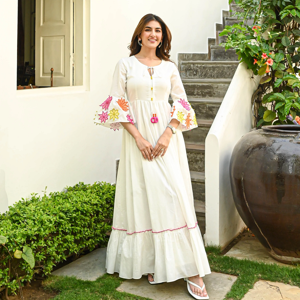 WHITE FLOWER PATCH DRESS