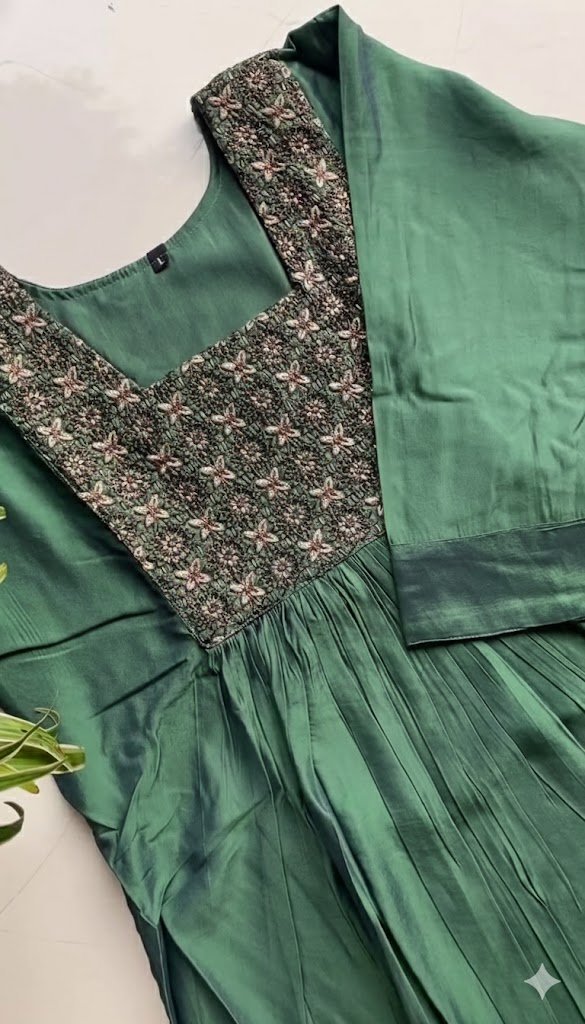 Women Floral Embroidered Kurta with Trousers & Dupatta – Elegant Ethnic Set for Timeless Grace