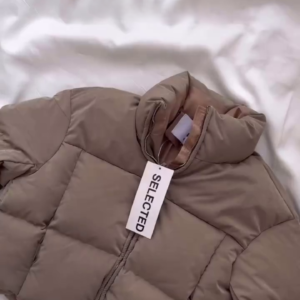 Chic Cropped Puffer Jacket – The Ultimate Winter Essential